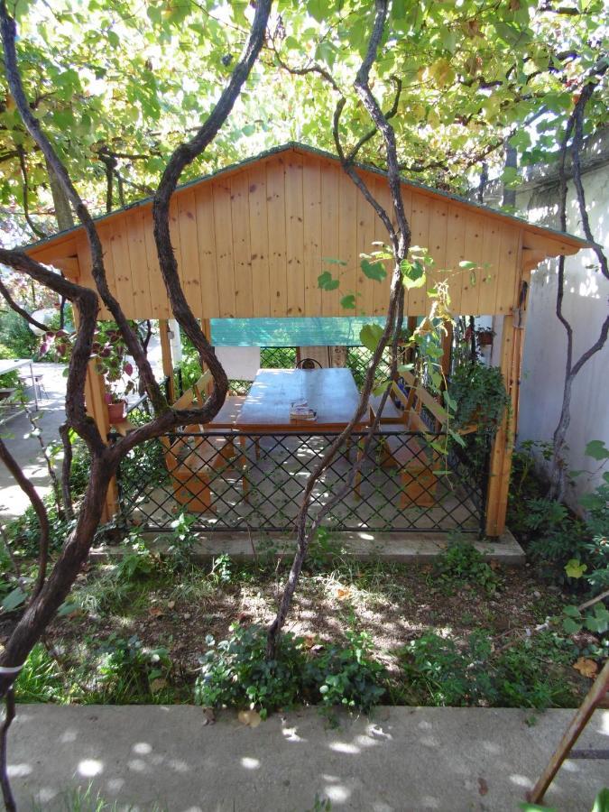 Florians Guesthouse Shkoder Exterior photo